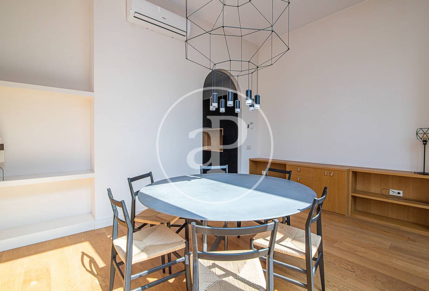 3 makuuhuone Huvila vuokrattavana paikassa Barcelona kaupunki mukana uima-altaan 
autotalli - 7 850 € (Ref: 9788386)