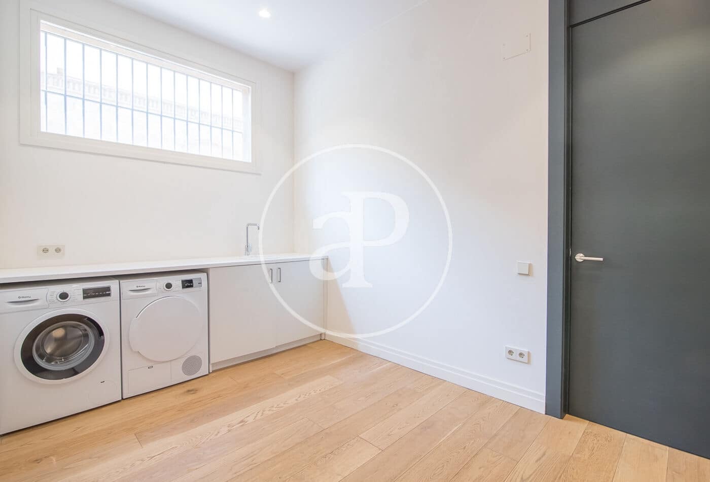 3 makuuhuone Huvila vuokrattavana paikassa Barcelona kaupunki mukana uima-altaan 
autotalli - 7 850 € (Ref: 9788386)