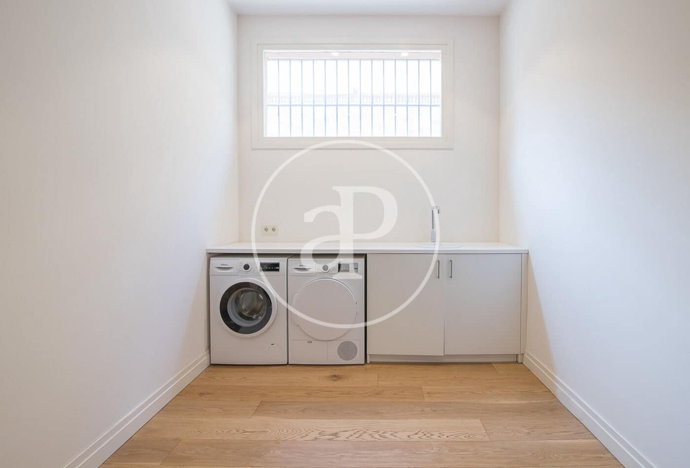 3 makuuhuone Huvila vuokrattavana paikassa Barcelona kaupunki mukana uima-altaan 
autotalli - 7 850 € (Ref: 9788386)