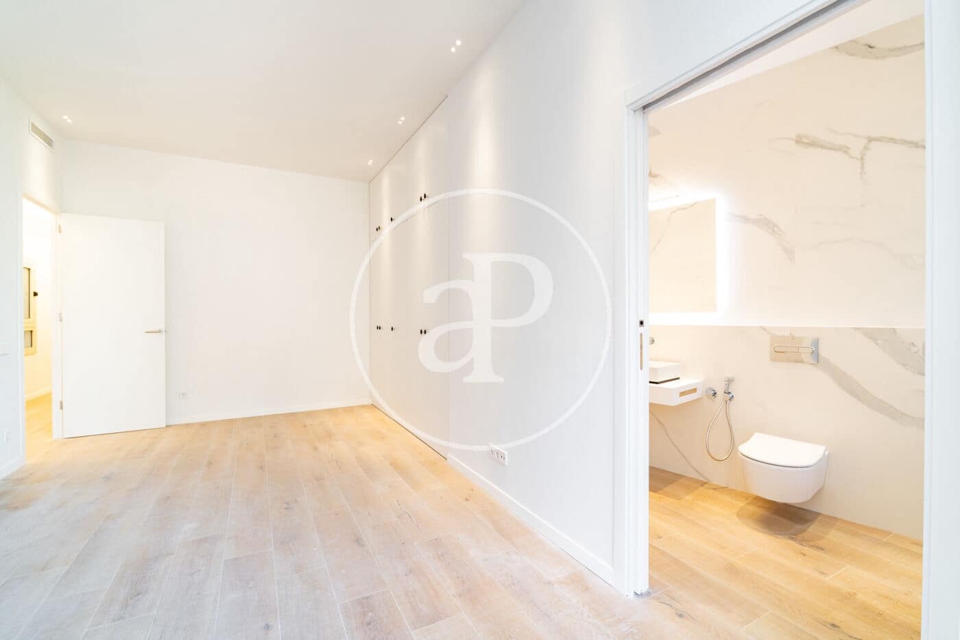 Apartamento de 4 habitaciones en Barcelona ciudad en alquiler - 5.900 € (Ref: 9791041)