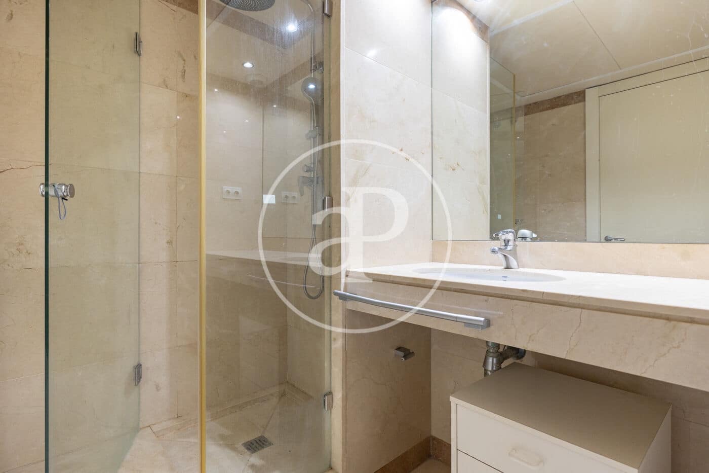 4 sypialnia Apartament na sprzedaż w Miasto Barcelona z basenem - 1 330 000 € (Ref: 9794605)