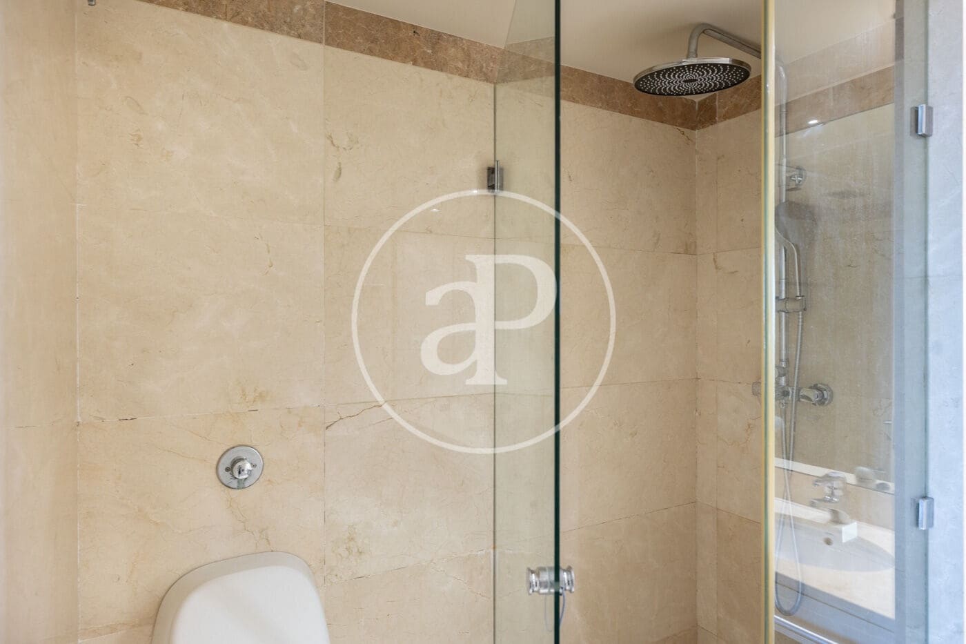 4 sypialnia Apartament na sprzedaż w Miasto Barcelona z basenem - 1 330 000 € (Ref: 9794605)