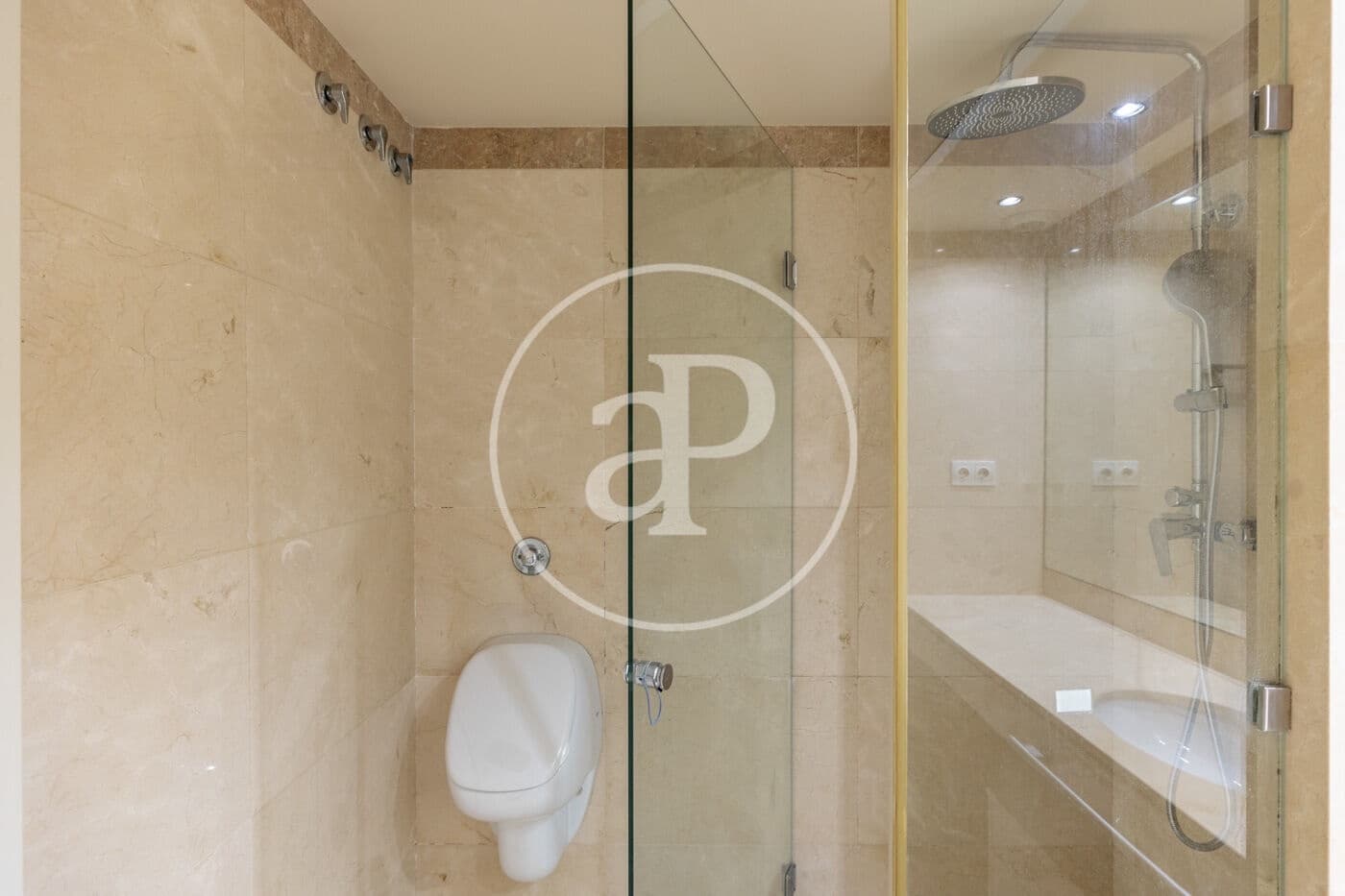 4 sypialnia Apartament na sprzedaż w Miasto Barcelona z basenem - 1 330 000 € (Ref: 9794605)