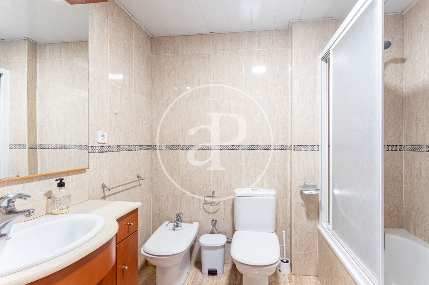 4 soverom Leilighet til leie i Barcelona by - € 1 750 (Ref: 9797075)