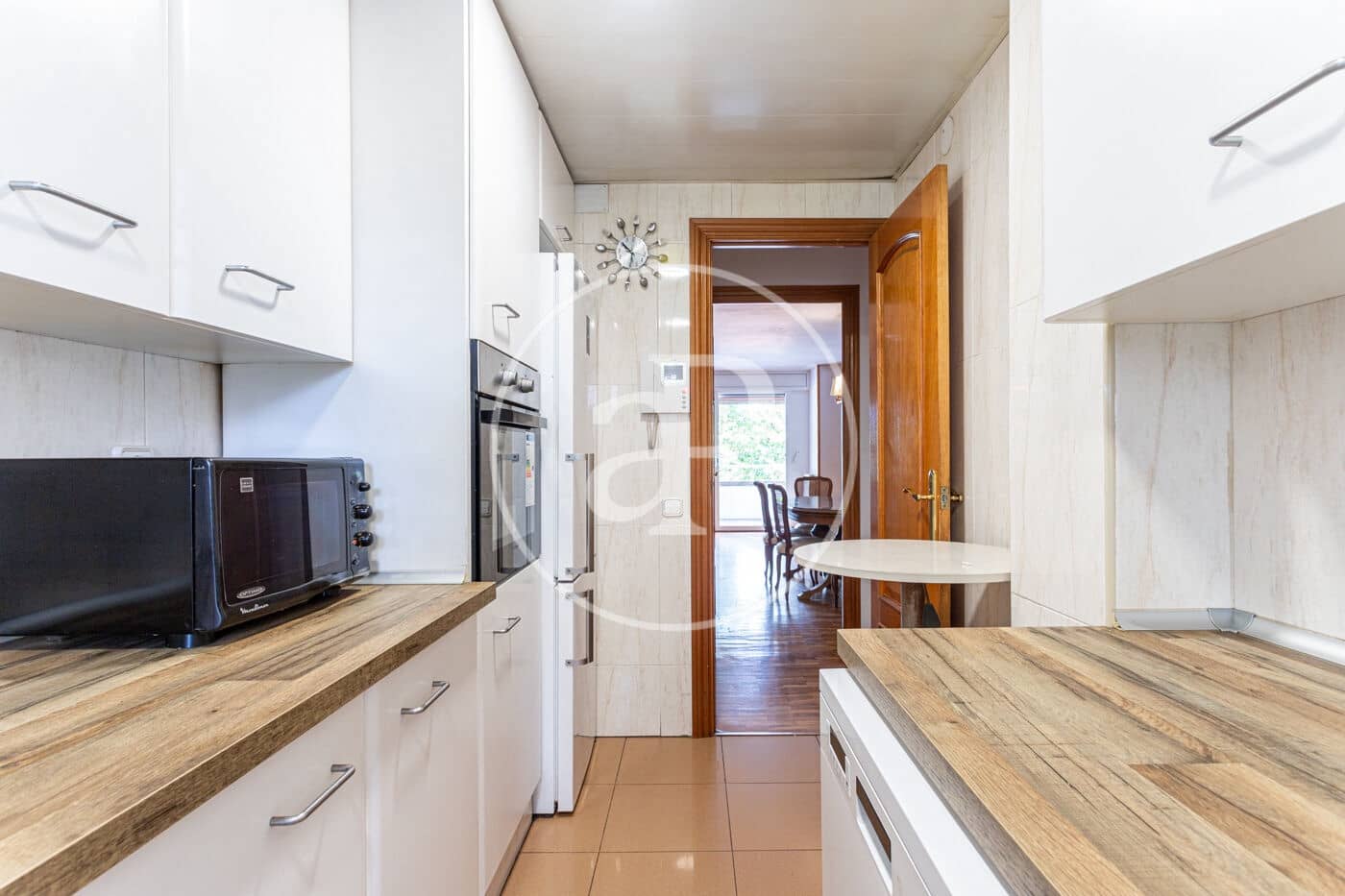 4 soverom Leilighet til leie i Barcelona by - € 1 750 (Ref: 9797075)