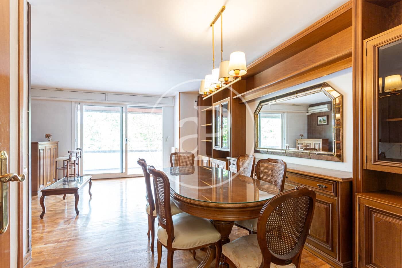 4 soverom Leilighet til leie i Barcelona by - € 1 750 (Ref: 9797075)