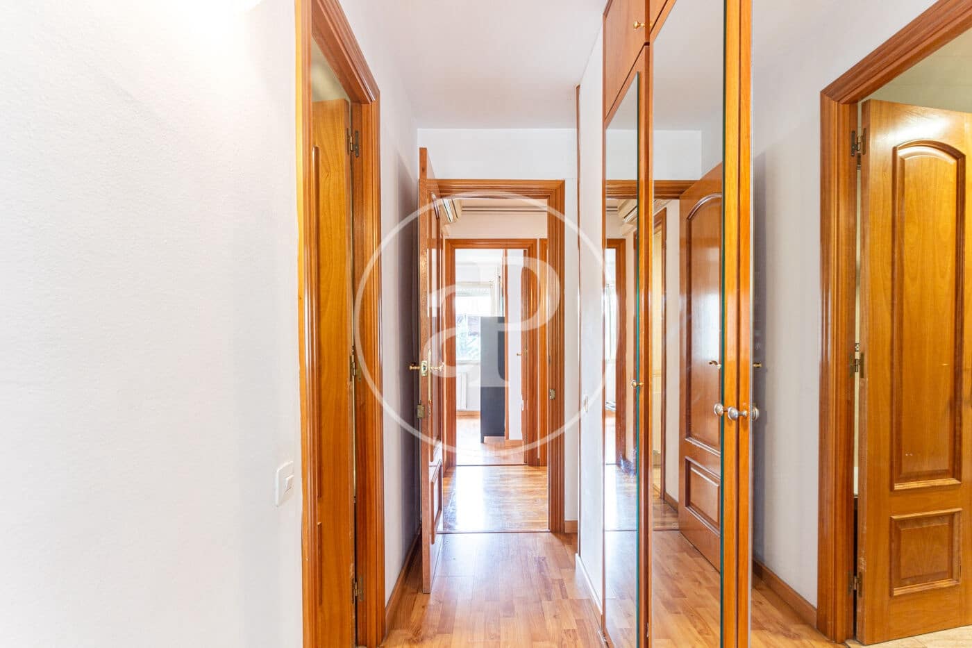 4 soverom Leilighet til leie i Barcelona by - € 1 750 (Ref: 9797075)