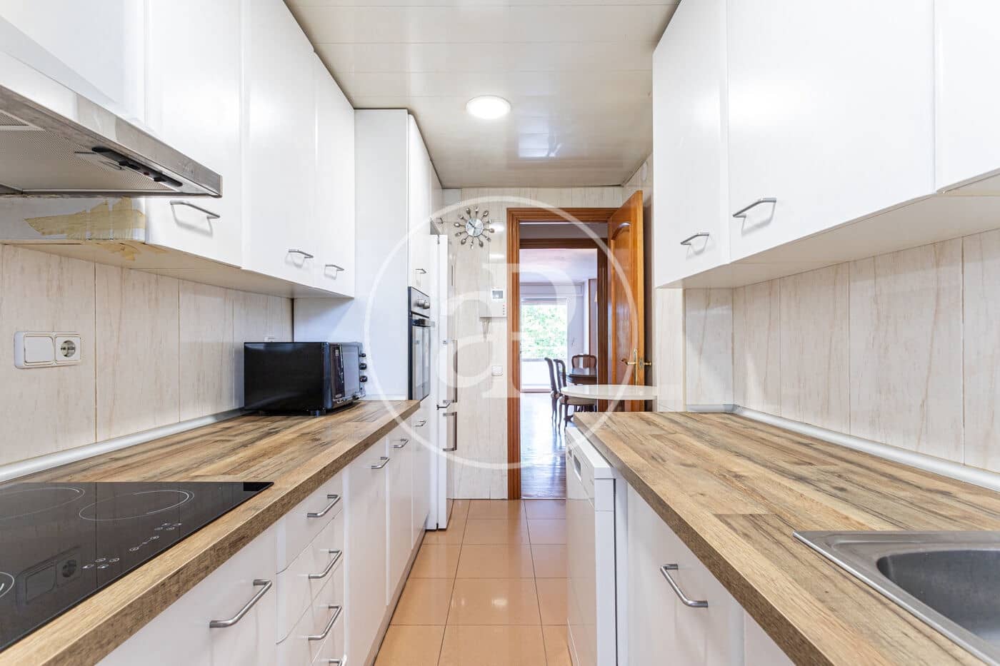 4 soverom Leilighet til leie i Barcelona by - € 1 750 (Ref: 9797075)