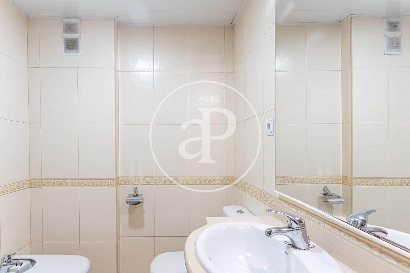 4 soverom Leilighet til leie i Barcelona by - € 1 750 (Ref: 9797075)