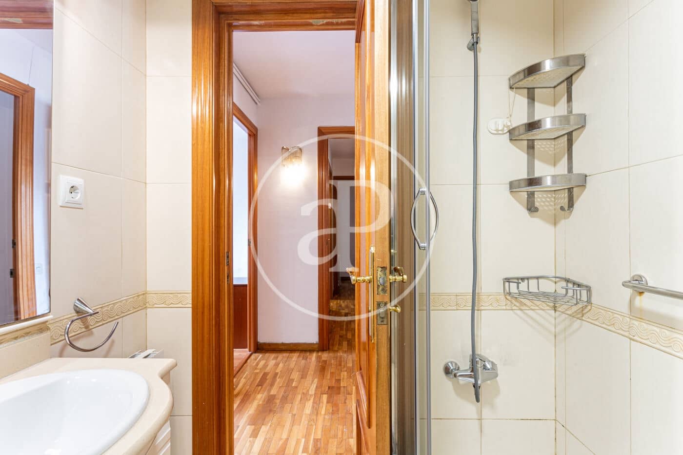 4 soverom Leilighet til leie i Barcelona by - € 1 750 (Ref: 9797075)