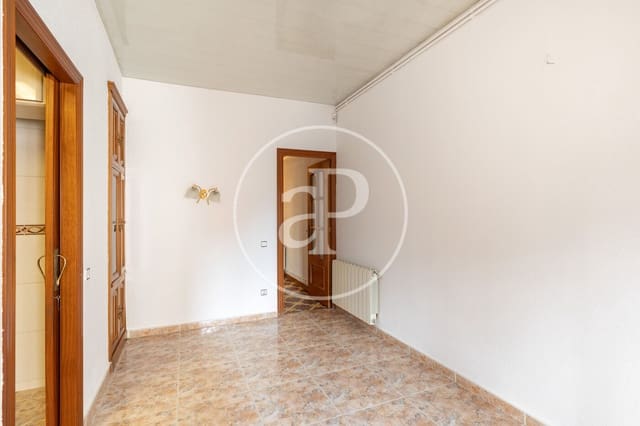 4 soverom Leilighet til salgs i La Sagrera, Barcelona by - € 340 000 (Ref: 9799240)