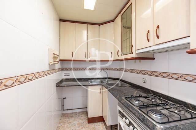 4 soverom Leilighet til salgs i La Sagrera, Barcelona by - € 340 000 (Ref: 9799240)