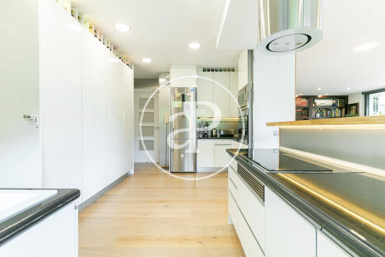 3 bedroom Apartment for rent in Barcelona city with garage - € 5,900 (Ref: 9804285)