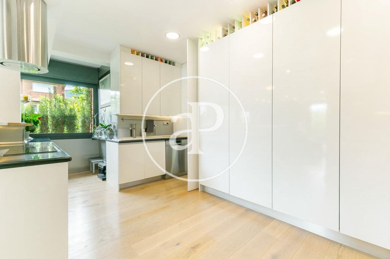 3 bedroom Apartment for rent in Barcelona city with garage - € 5,900 (Ref: 9804285)