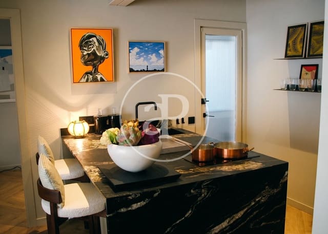 3 sypialnia Apartament na sprzedaż w El Barri Gòtic, Miasto Barcelona - 700 000 € (Ref: 9806464)