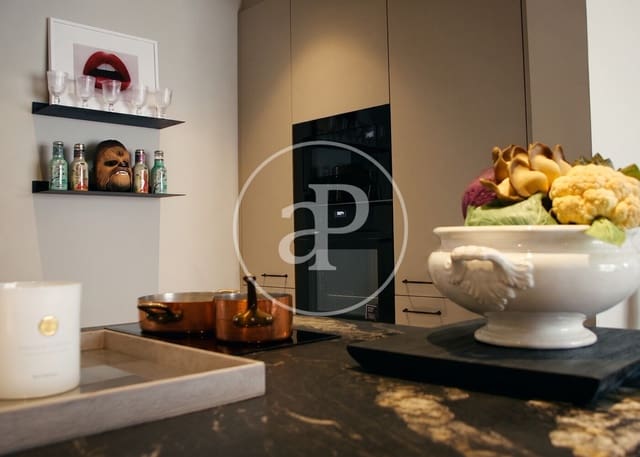 3 sypialnia Apartament na sprzedaż w El Barri Gòtic, Miasto Barcelona - 700 000 € (Ref: 9806464)