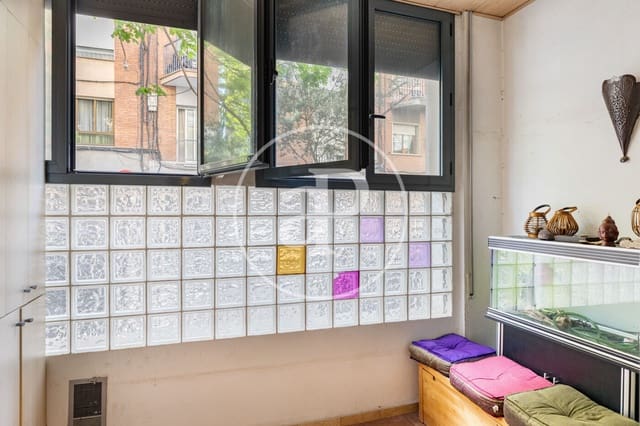 Apartamento de 2 habitaciones en L'Hospitalet de Llobregat en venta - 315.000 € (Ref: 9807945)