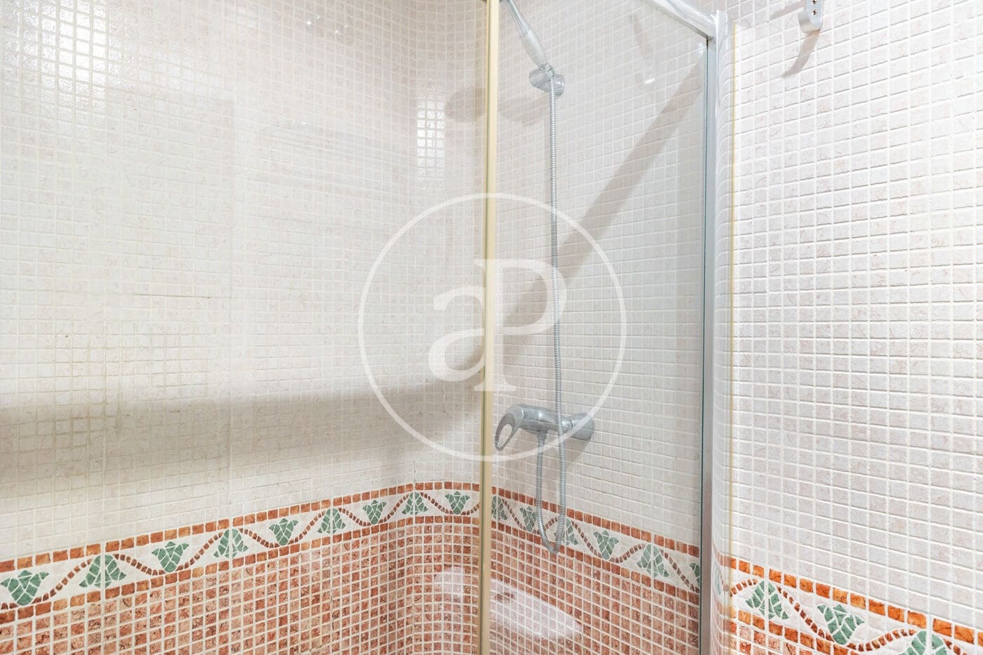 Apartamento de 2 habitaciones en L'Hospitalet de Llobregat en venta - 315.000 € (Ref: 9807945)