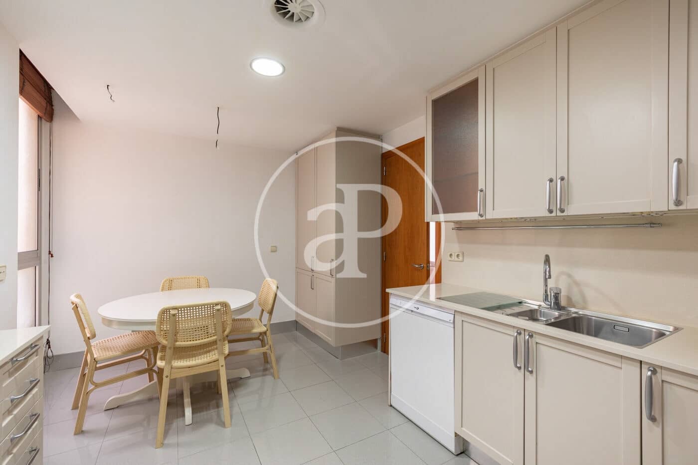4 quarto Apartamento para arrendar em Barcelona cidade - 2 755 € (Ref: 9807946)