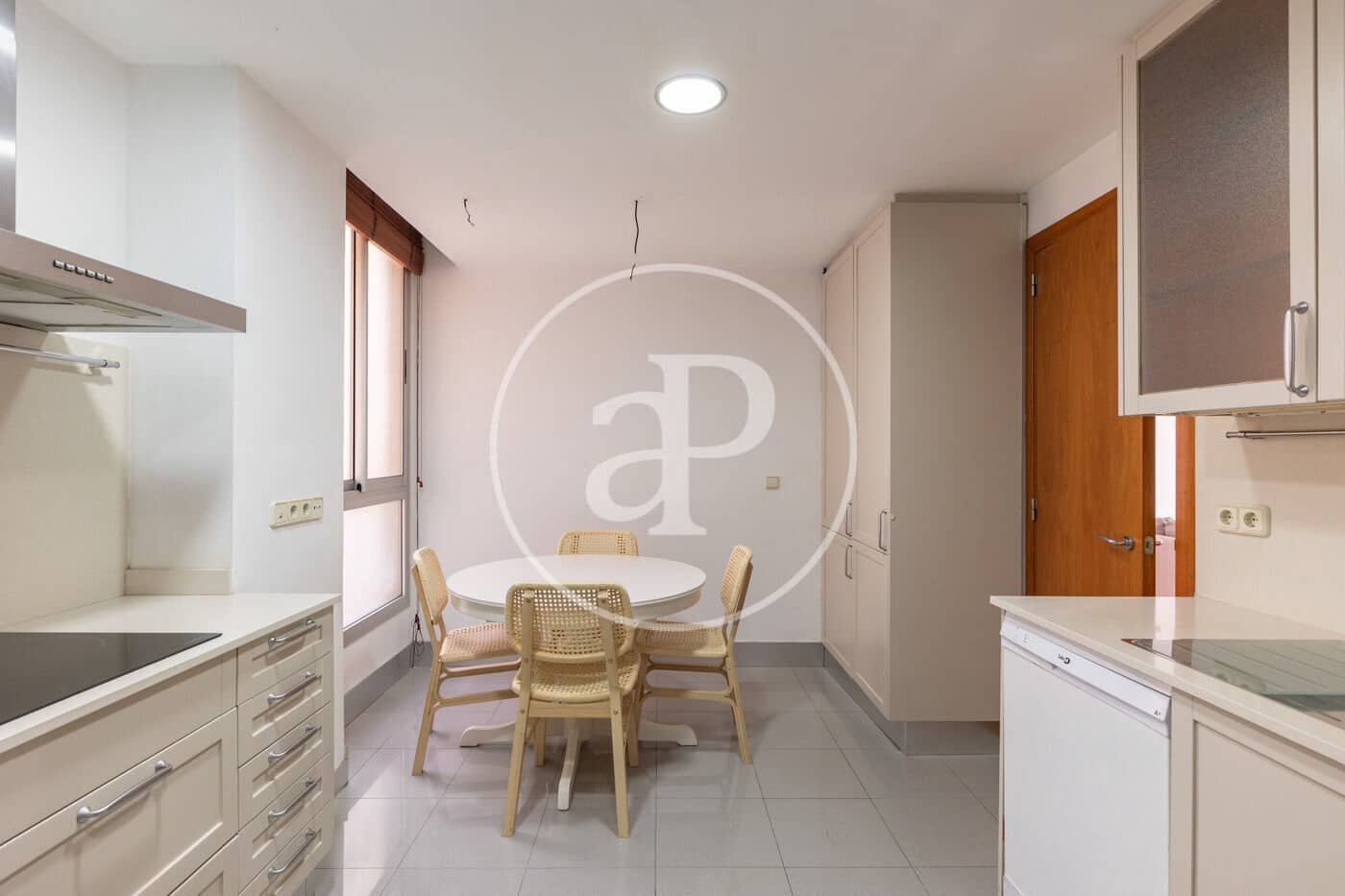 4 quarto Apartamento para arrendar em Barcelona cidade - 2 755 € (Ref: 9807946)