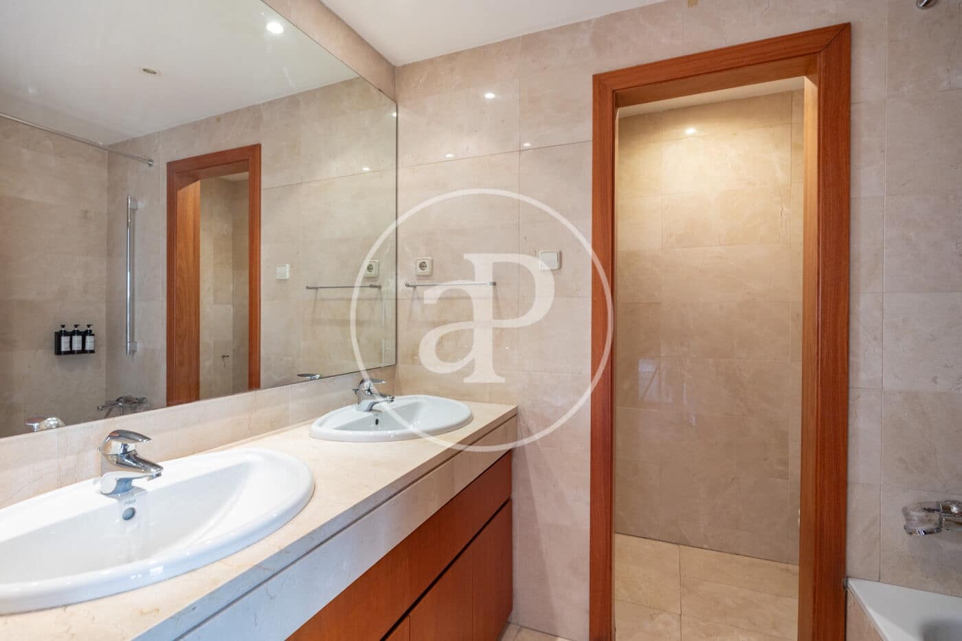 4 quarto Apartamento para arrendar em Barcelona cidade - 2 755 € (Ref: 9807946)