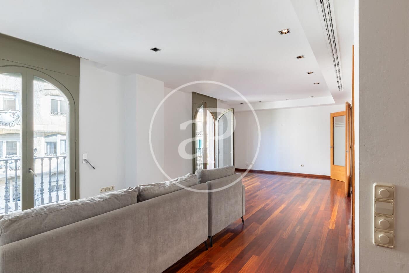 4 quarto Apartamento para arrendar em Barcelona cidade - 2 755 € (Ref: 9807946)