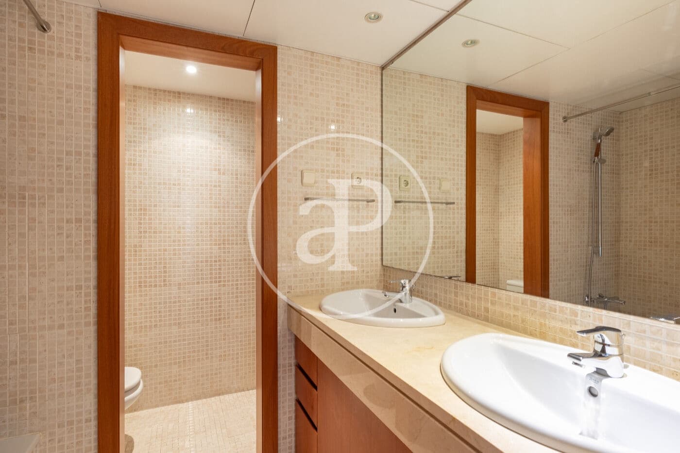 4 quarto Apartamento para arrendar em Barcelona cidade - 2 755 € (Ref: 9807946)
