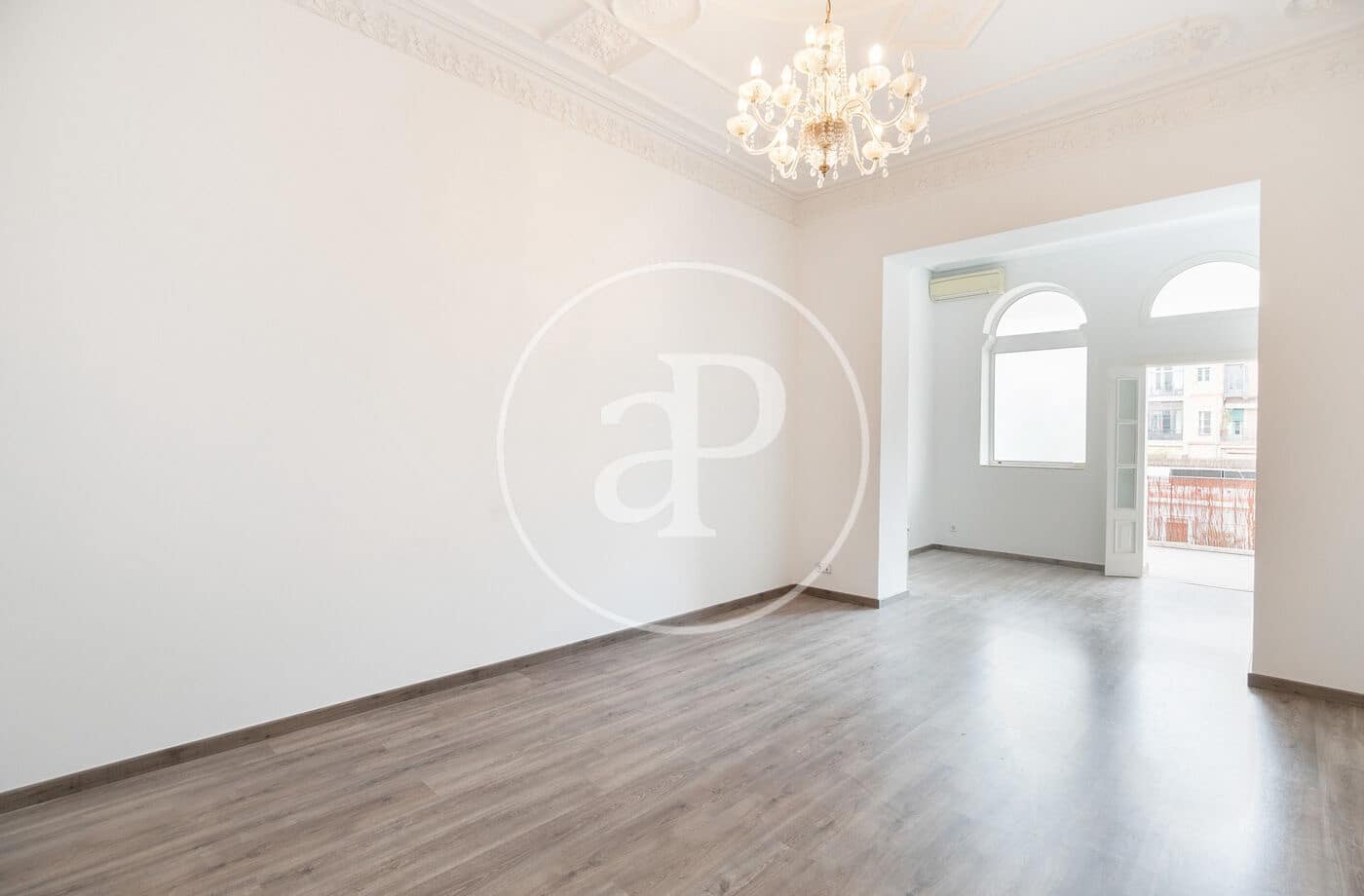 Appartement de 2 chambres à louer à Barcelone ville - 2 240 € (Ref: 9815839)