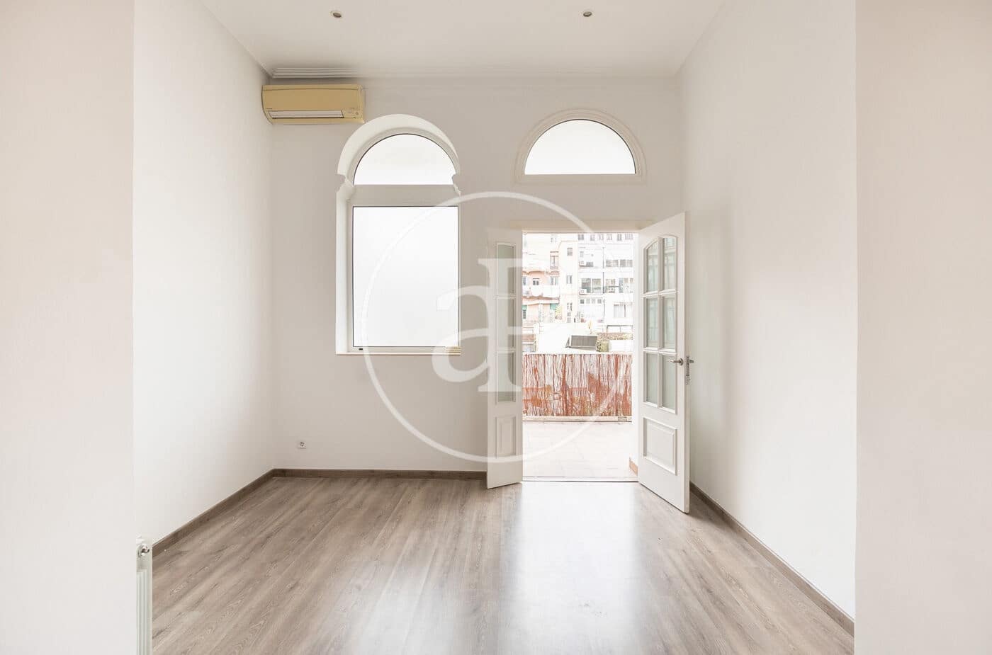 Appartement de 2 chambres à louer à Barcelone ville - 2 240 € (Ref: 9815839)