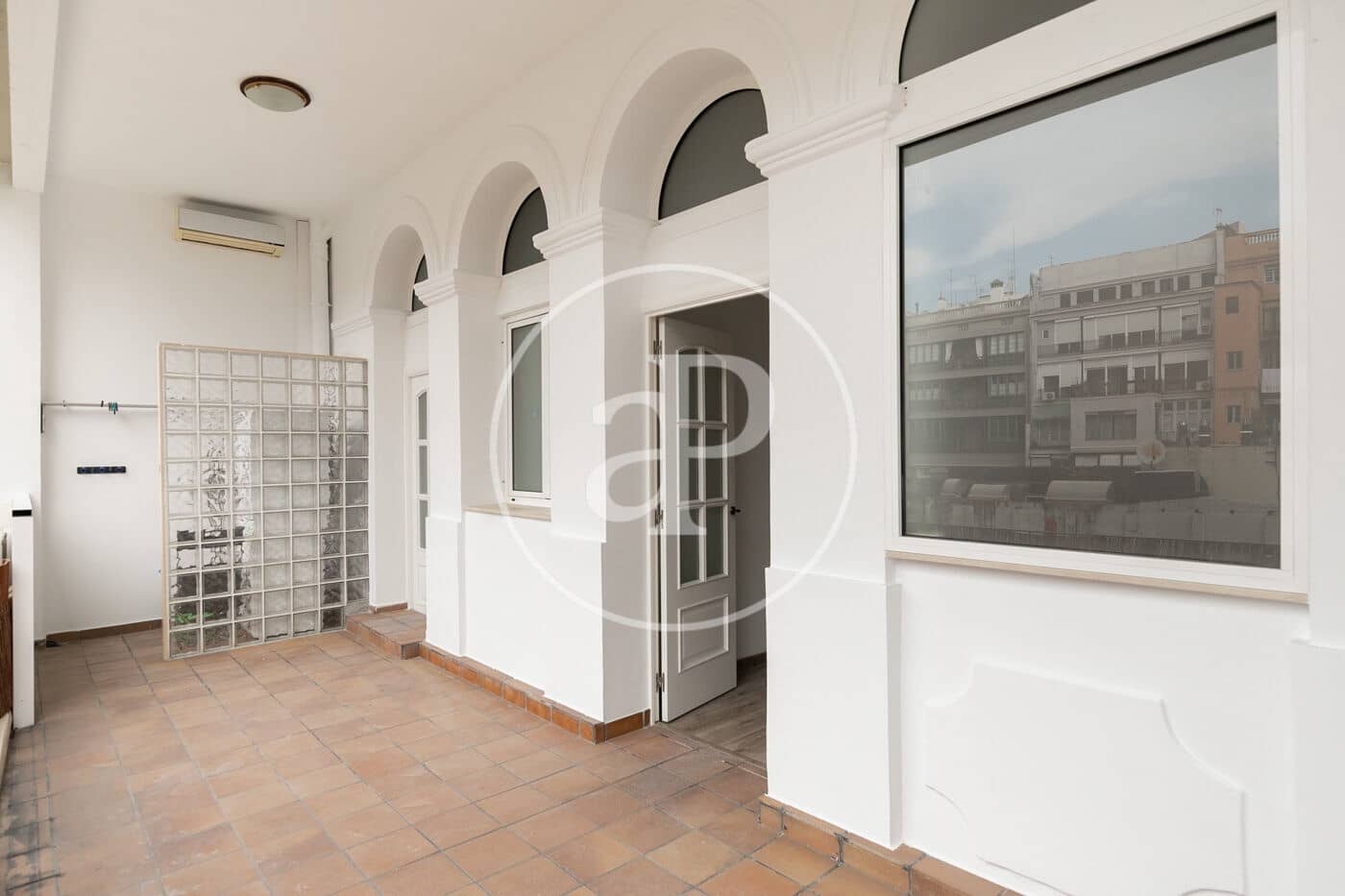 Appartement de 2 chambres à louer à Barcelone ville - 2 240 € (Ref: 9815839)