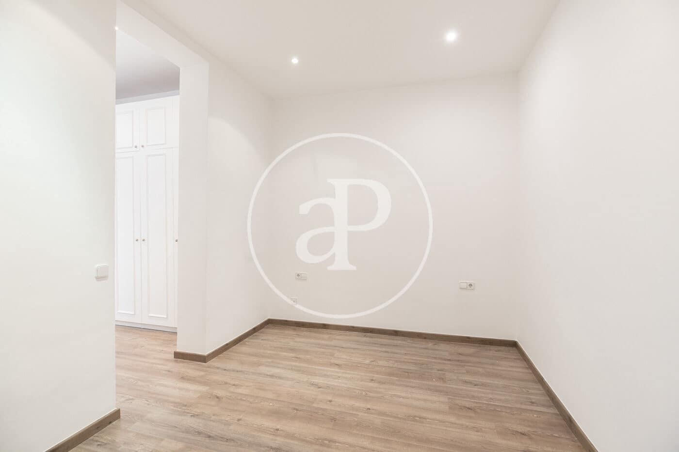 Appartement de 2 chambres à louer à Barcelone ville - 2 240 € (Ref: 9815839)