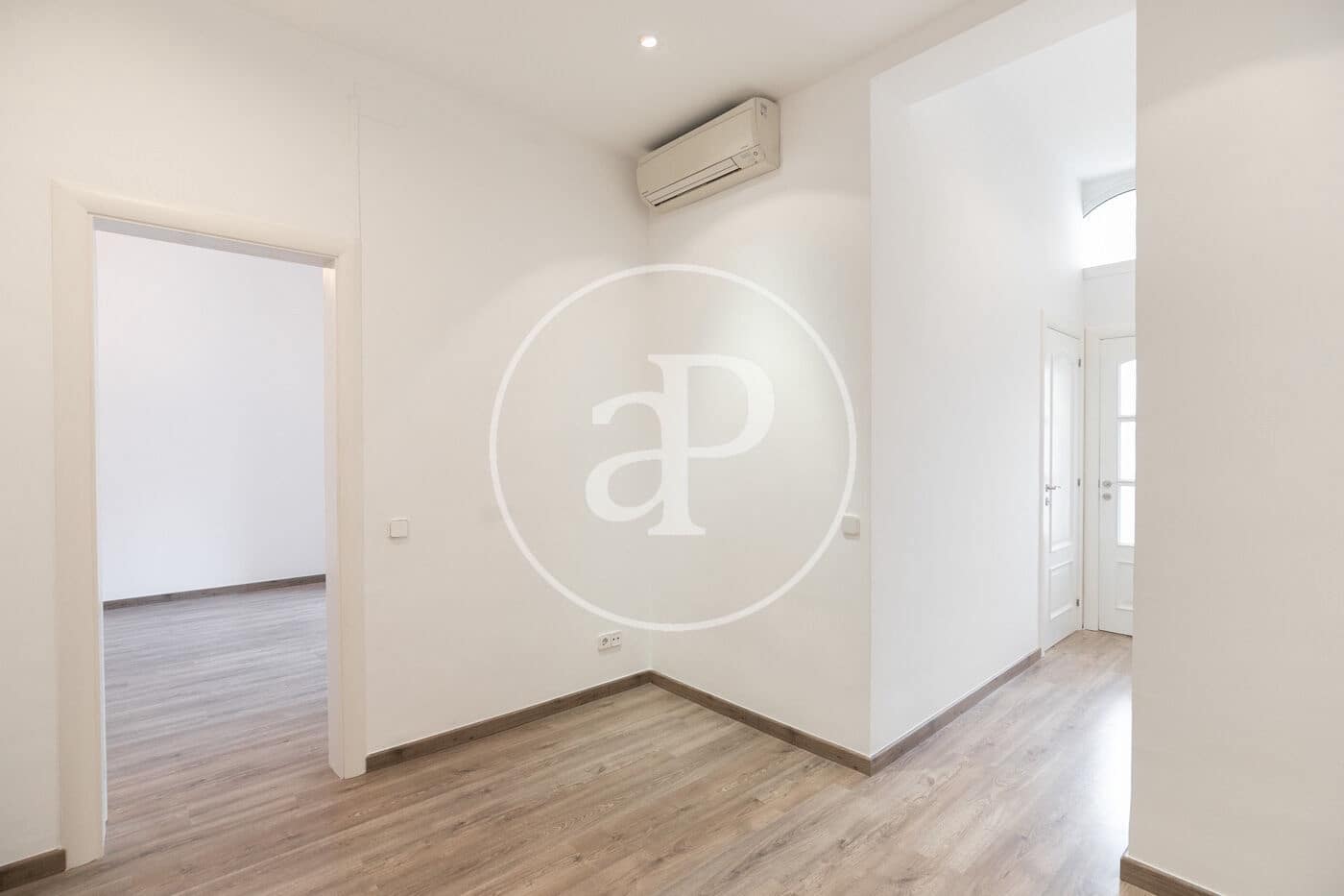 Appartement de 2 chambres à louer à Barcelone ville - 2 240 € (Ref: 9815839)