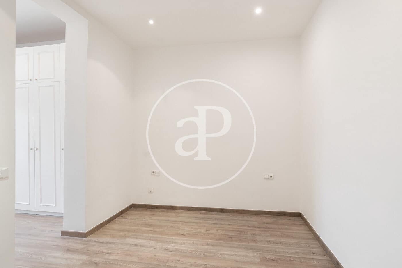 Appartement de 2 chambres à louer à Barcelone ville - 2 240 € (Ref: 9815839)