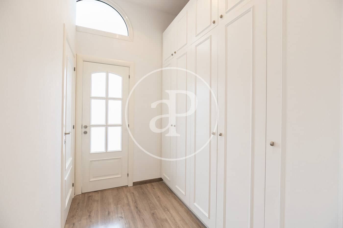Appartement de 2 chambres à louer à Barcelone ville - 2 240 € (Ref: 9815839)