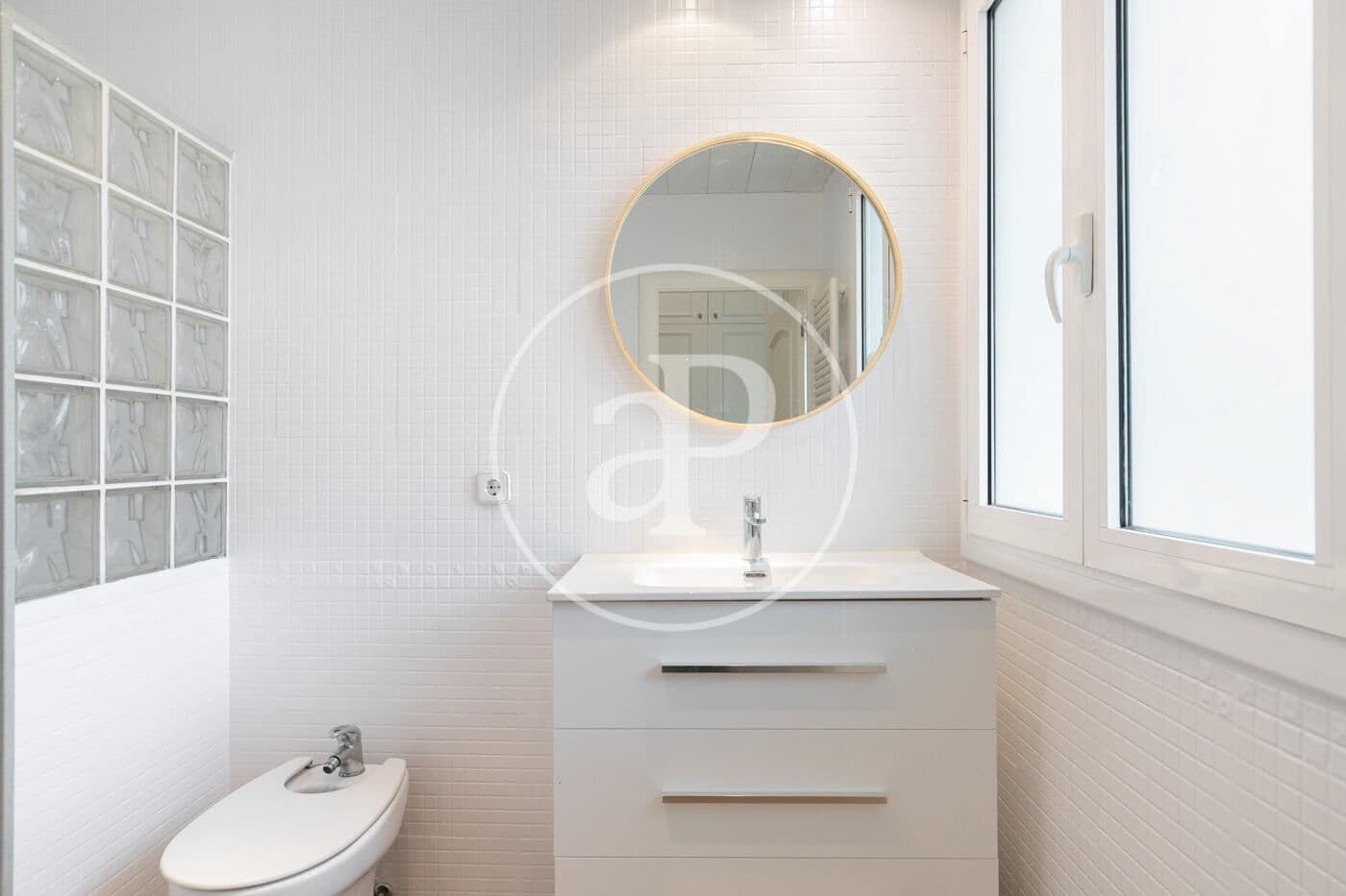 Appartement de 2 chambres à louer à Barcelone ville - 2 240 € (Ref: 9815839)