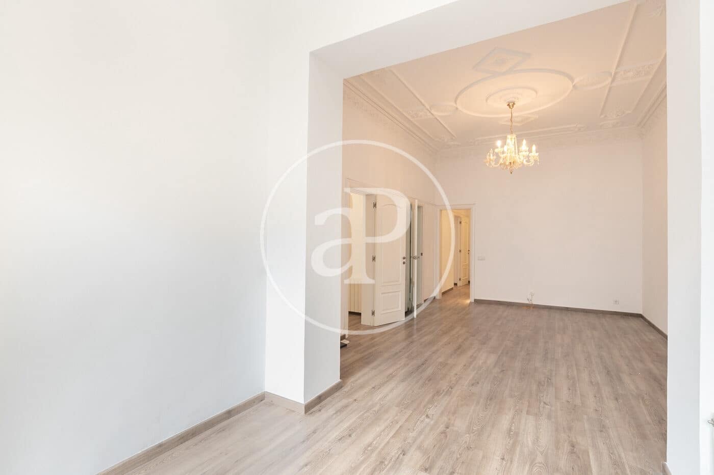 Appartement de 2 chambres à louer à Barcelone ville - 2 240 € (Ref: 9815839)