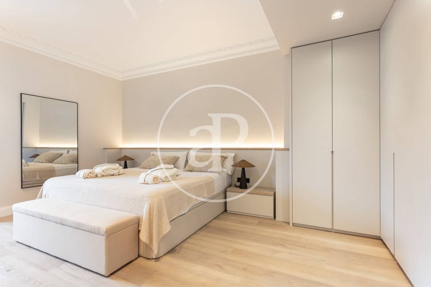 5 soveværelse Lejlighed til leje i Barcelona by - € 13.000 (Ref: 9818193)