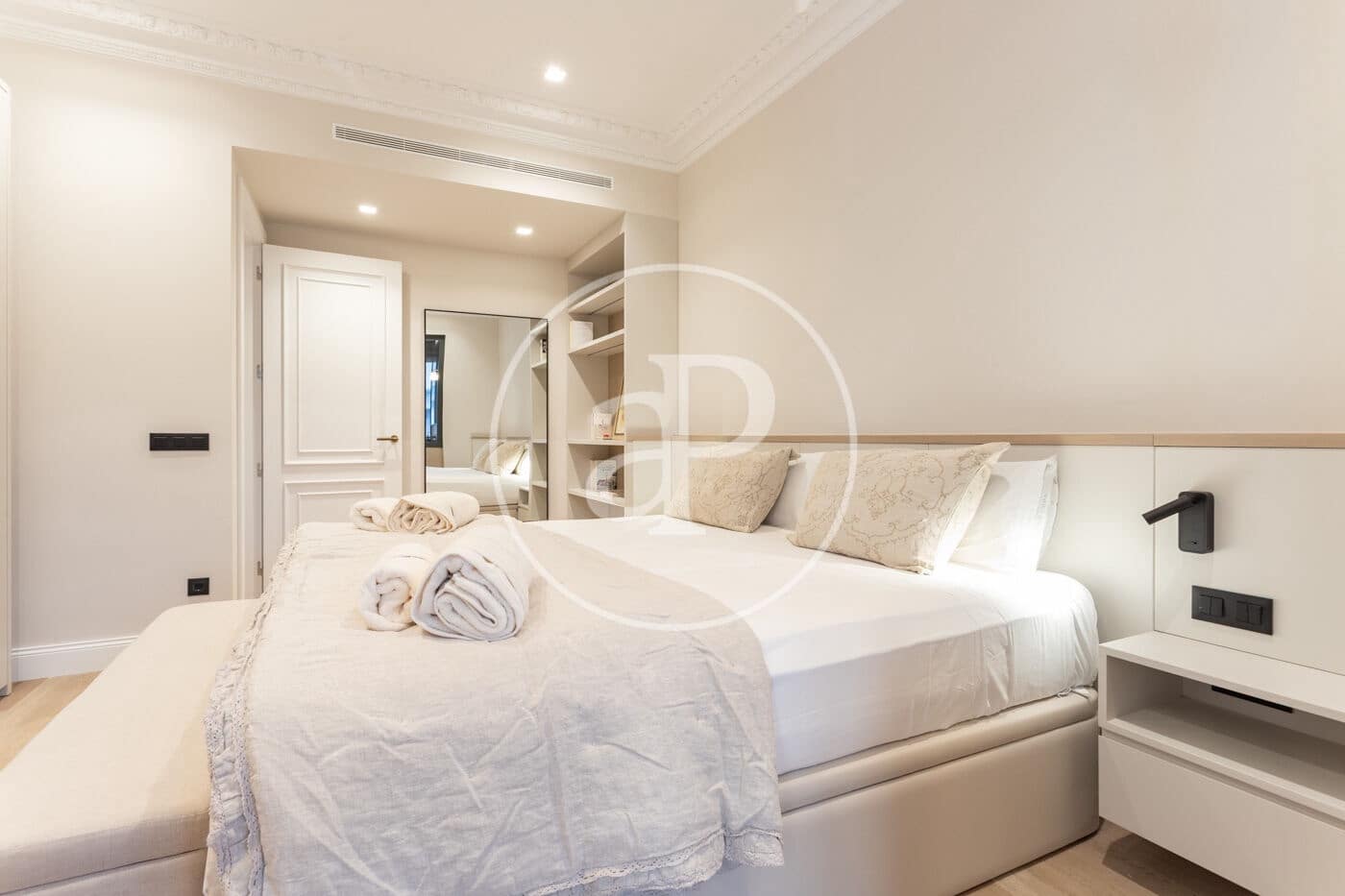 5 soveværelse Lejlighed til leje i Barcelona by - € 13.000 (Ref: 9818193)