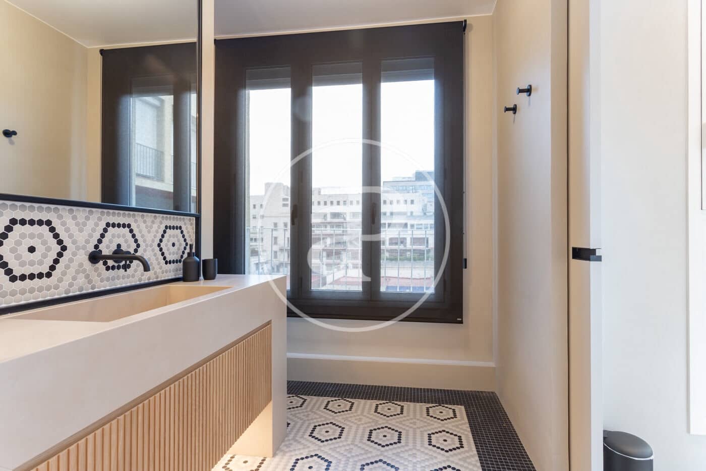 5 soveværelse Lejlighed til leje i Barcelona by - € 13.000 (Ref: 9818193)