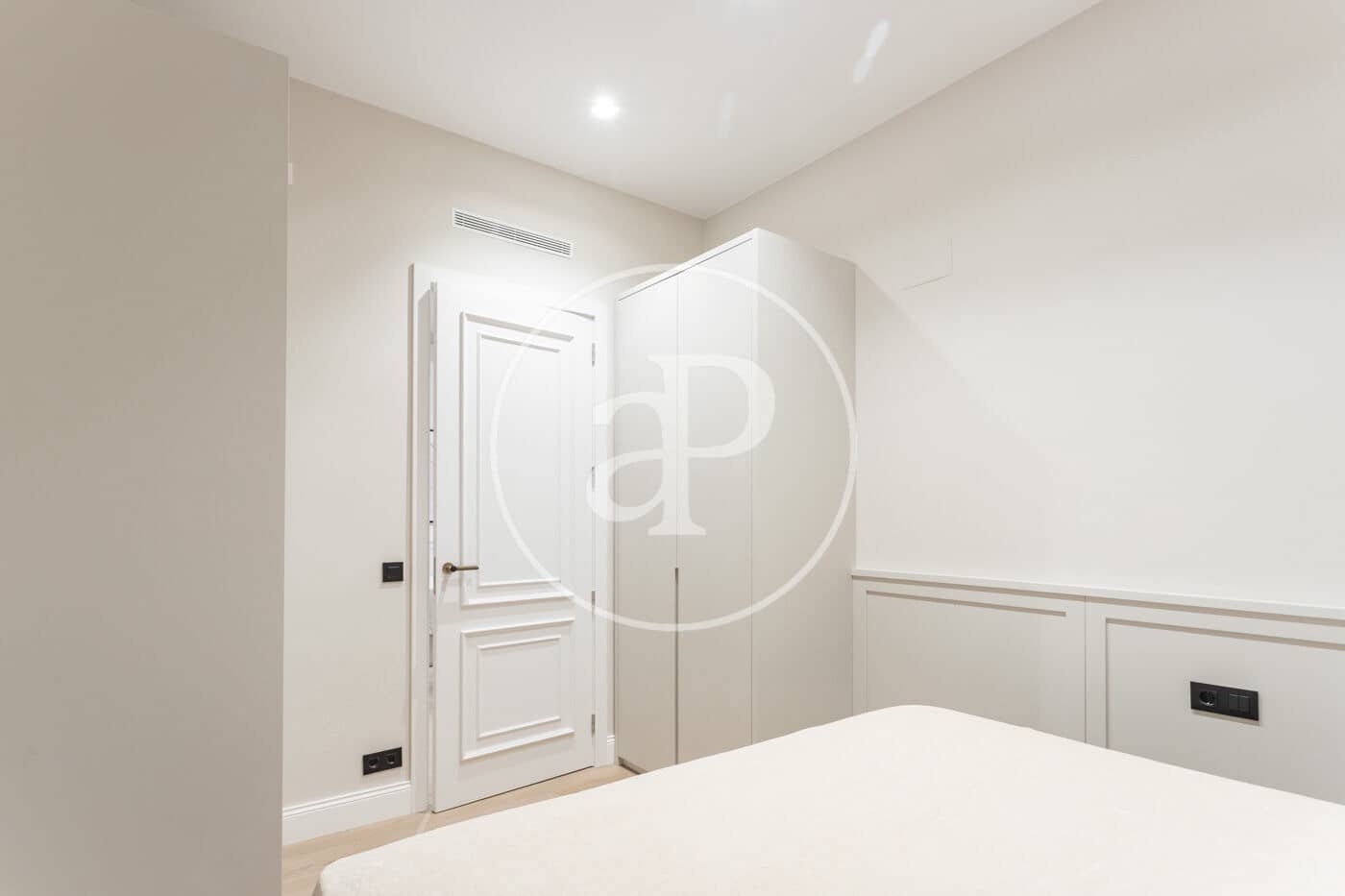 5 soveværelse Lejlighed til leje i Barcelona by - € 13.000 (Ref: 9818193)