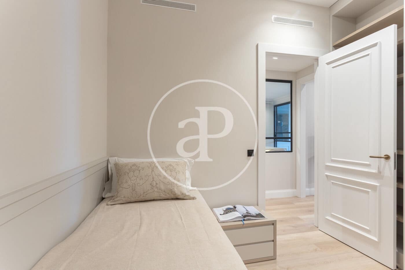5 soveværelse Lejlighed til leje i Barcelona by - € 13.000 (Ref: 9818193)