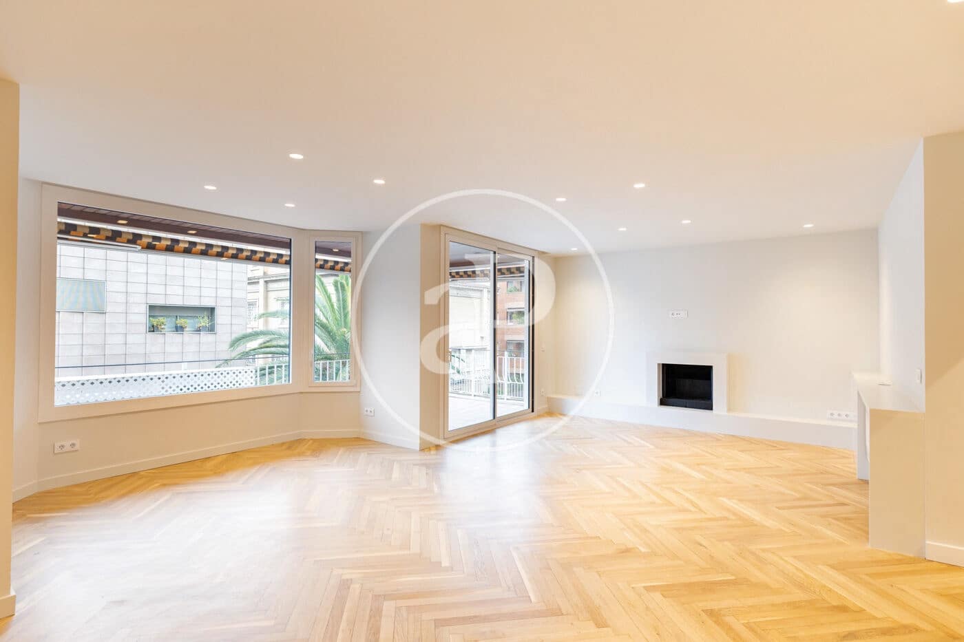 Apartamento de 4 habitaciones en Barcelona ciudad en alquiler con garaje - 3.850 € (Ref: 9818195)
