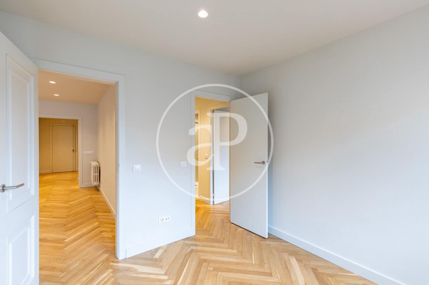 Apartamento de 4 habitaciones en Barcelona ciudad en alquiler con garaje - 3.850 € (Ref: 9818195)