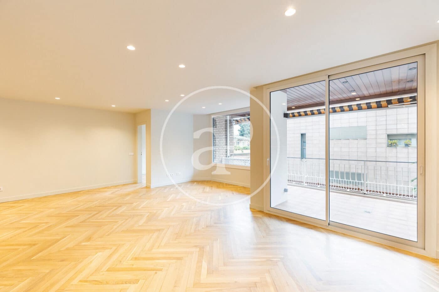 Apartamento de 4 habitaciones en Barcelona ciudad en alquiler con garaje - 3.850 € (Ref: 9818195)