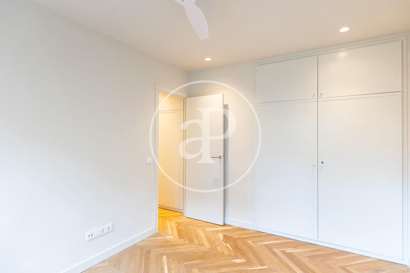 Apartamento de 4 habitaciones en Barcelona ciudad en alquiler con garaje - 3.850 € (Ref: 9818195)