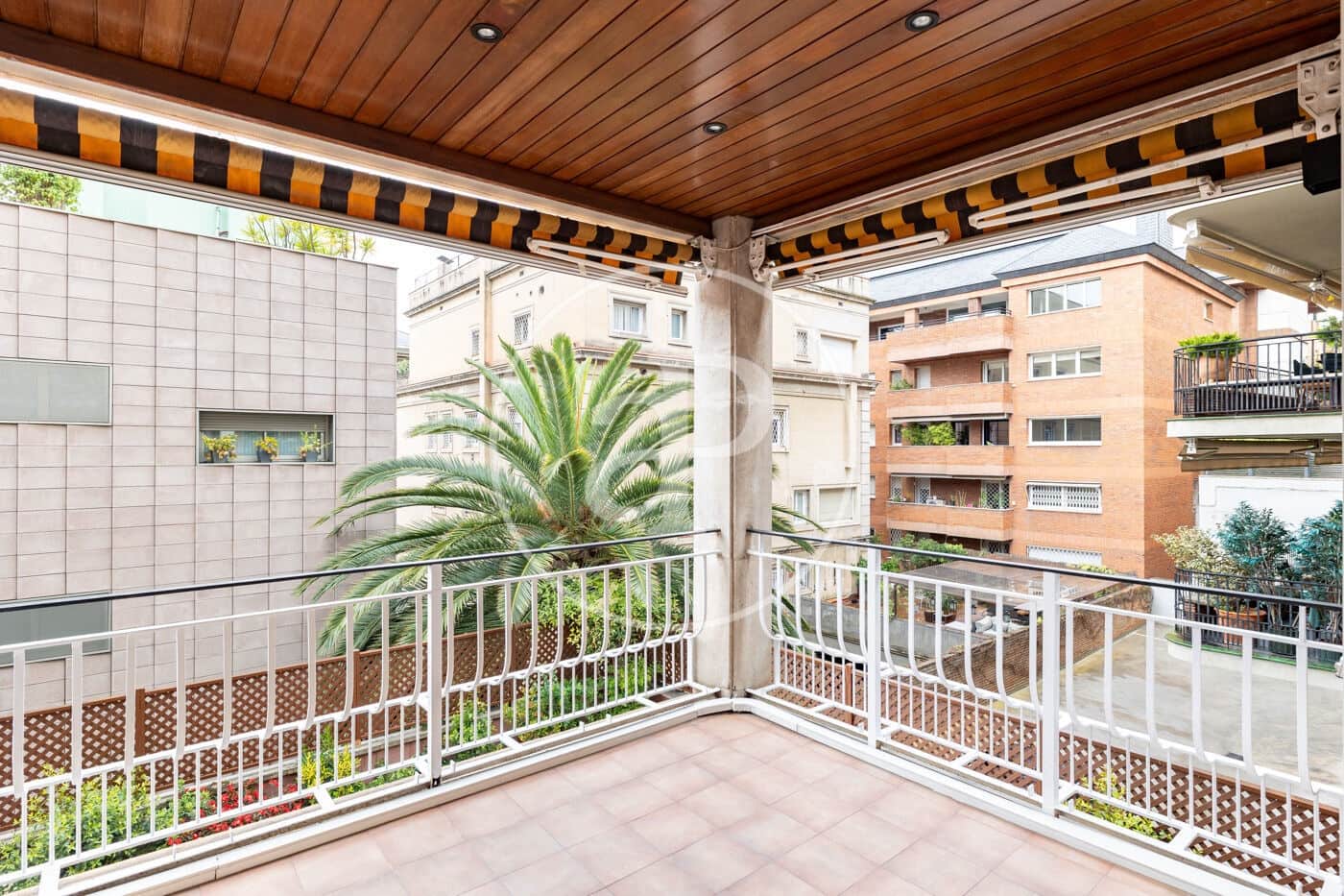 Apartamento de 4 habitaciones en Barcelona ciudad en alquiler con garaje - 3.850 € (Ref: 9818195)