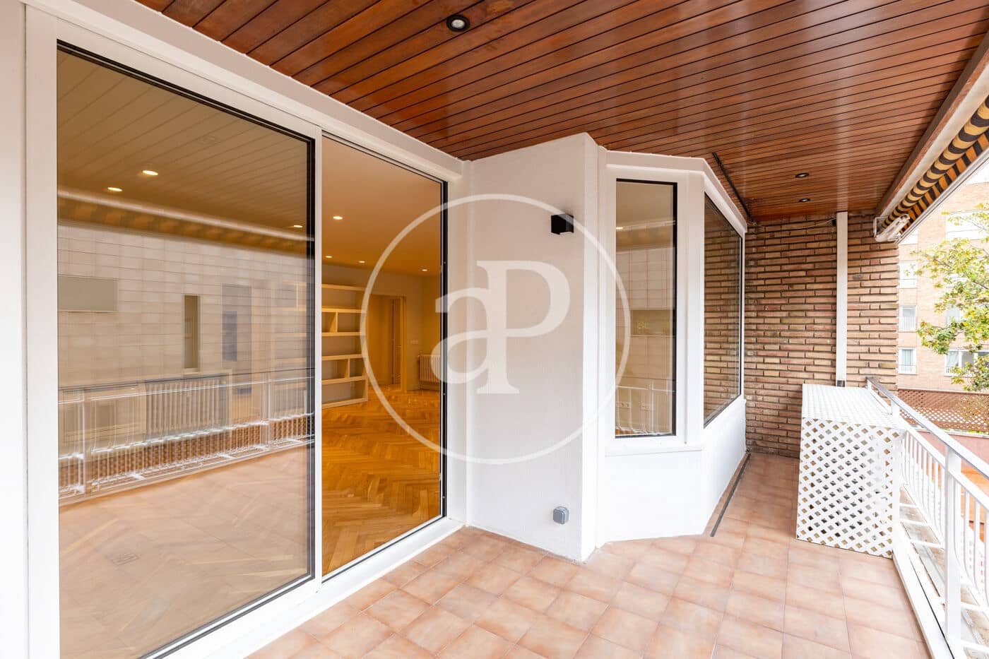Apartamento de 4 habitaciones en Barcelona ciudad en alquiler con garaje - 3.850 € (Ref: 9818195)