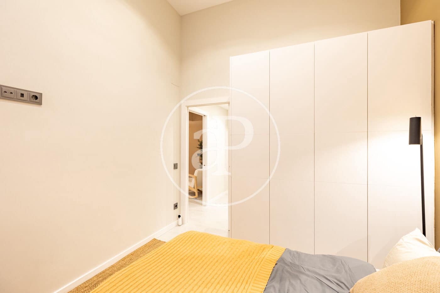 2 bedroom Villa for sale in Barcelona city - € 320,000 (Ref: 9818196)