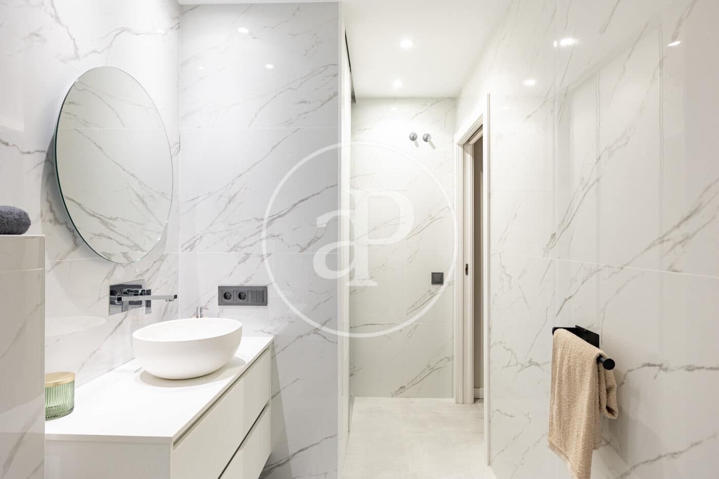 2 bedroom Villa for sale in Barcelona city - € 320,000 (Ref: 9818196)
