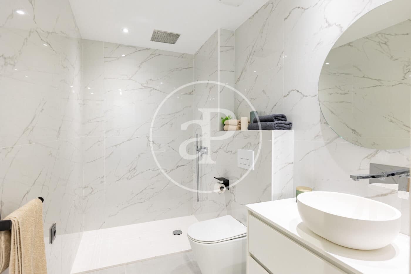 2 bedroom Villa for sale in Barcelona city - € 320,000 (Ref: 9818196)